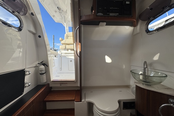 32ft Pursuit Yacht For Sale