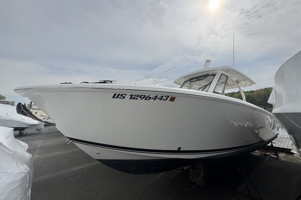 2019 Pursuit 32