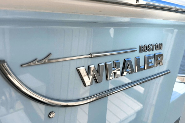 19ft Boston Whaler Yacht For Sale