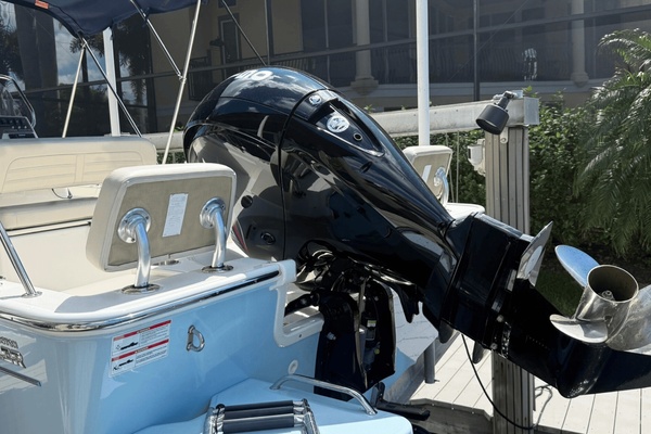 19ft Boston Whaler Yacht For Sale