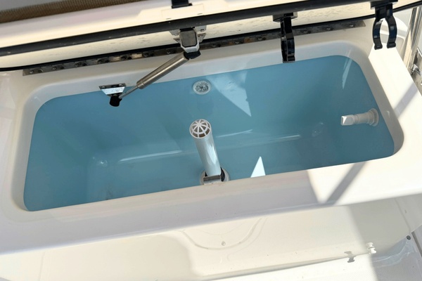 19ft Boston Whaler Yacht For Sale