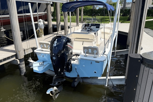 19ft Boston Whaler Yacht For Sale
