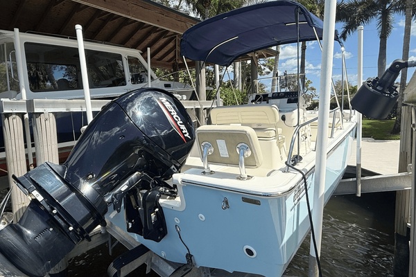 19ft Boston Whaler Yacht For Sale