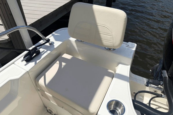19ft Boston Whaler Yacht For Sale