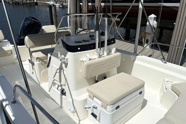 19ft Boston Whaler Yacht For Sale