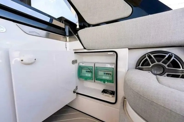 2023 Azimut 48