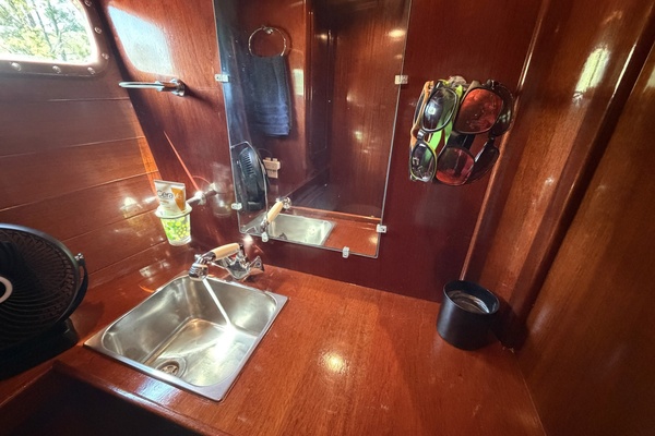 MERU 62ft Custom Yacht For Sale