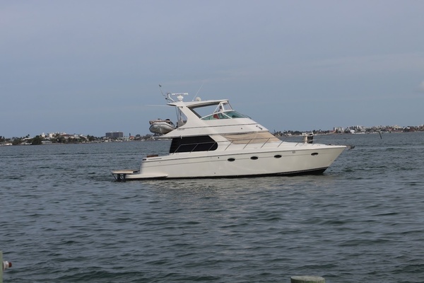 Clear 2 Close 46ft Carver Yacht For Sale