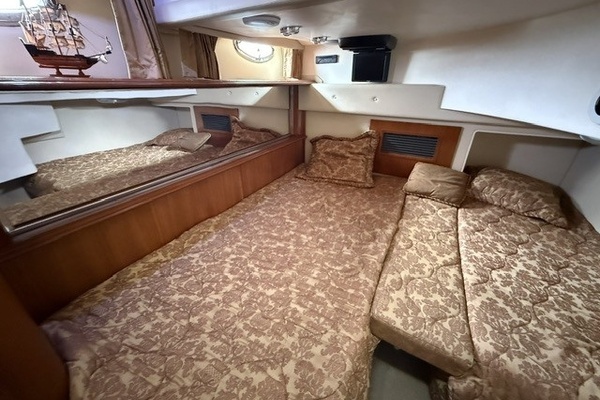 2005 Carver 46