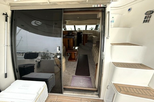 Clear 2 Close 46ft Carver Yacht For Sale