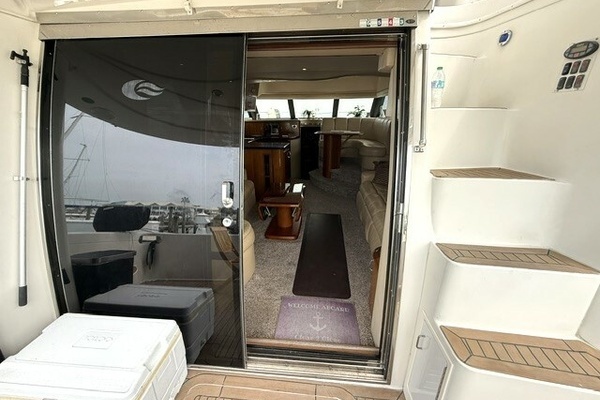 2005 Carver 46