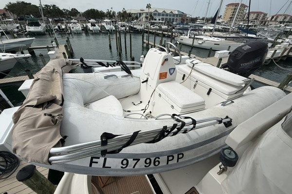 2005 Carver 46