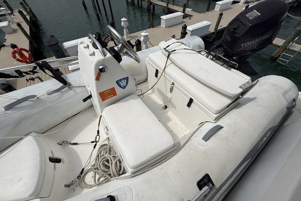 2005 Carver 46
