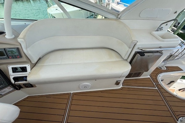 Clear 2 Close 46ft Carver Yacht For Sale