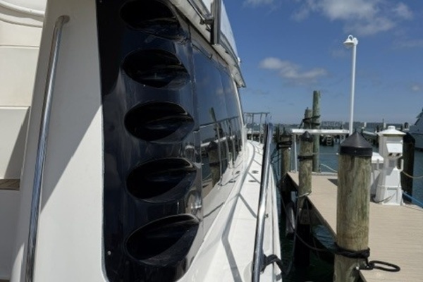 Clear 2 Close 46ft Carver Yacht For Sale