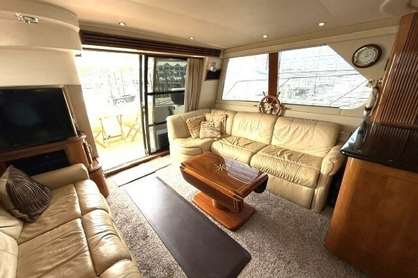 2005 Carver 46
