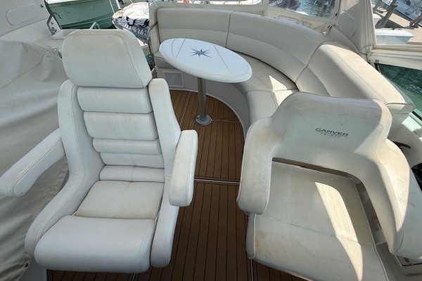 2005 Carver 46