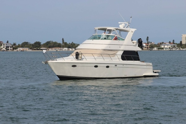 Clear 2 Close 46ft Carver Yacht For Sale