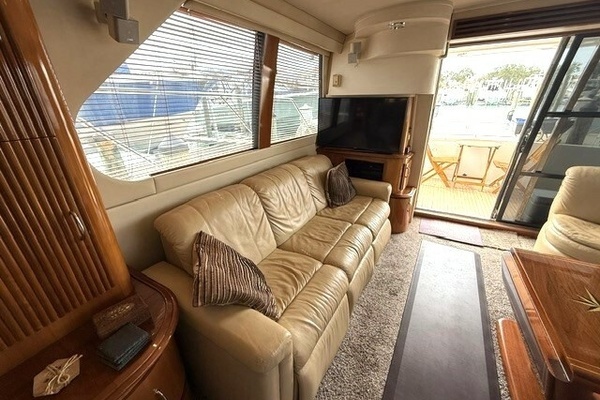 2005 Carver 46