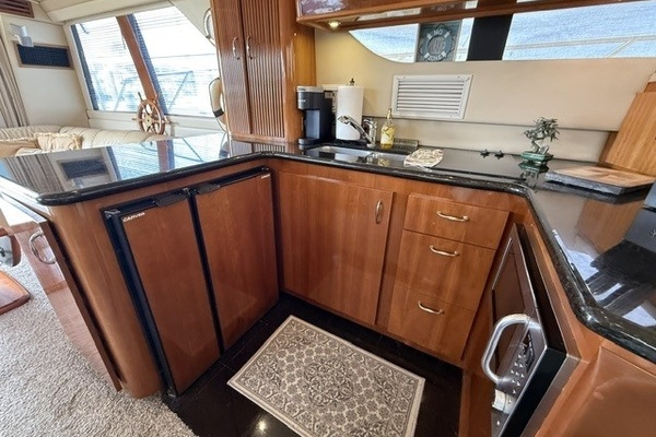 2005 Carver 46