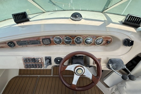 Clear 2 Close 46ft Carver Yacht For Sale
