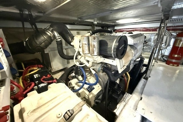 2005 Carver 46