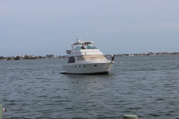 2005 Carver 46