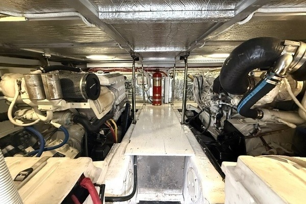 2005 Carver 46