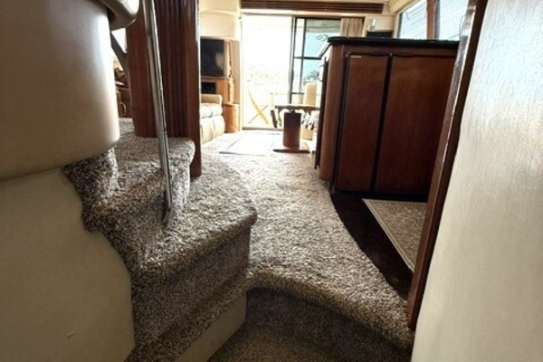 Clear 2 Close 46ft Carver Yacht For Sale