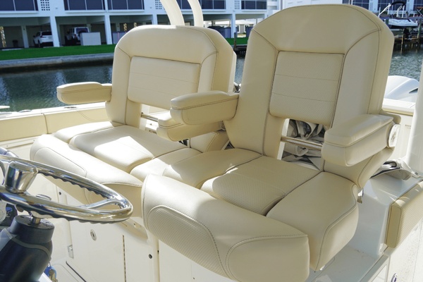 34ft Pursuit Yacht For Sale
