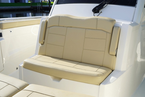 34ft Pursuit Yacht For Sale