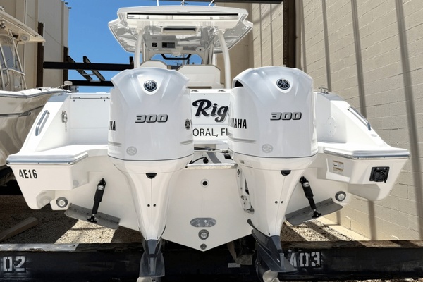 34ft Pursuit Yacht For Sale