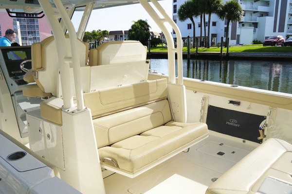 34ft Pursuit Yacht For Sale