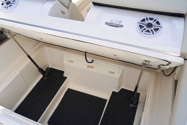 29ft Regal Yacht For Sale