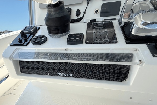 33ft Prowler Yacht For Sale