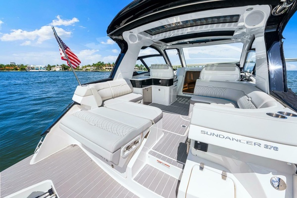 2022 Sea Ray 370 OB 