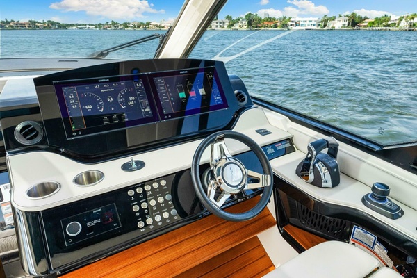 2022 Sea Ray 370 Sundancer