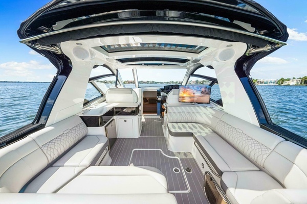 2022 Sea Ray 37