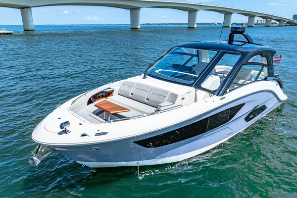 2022 Sea Ray 370 OB 