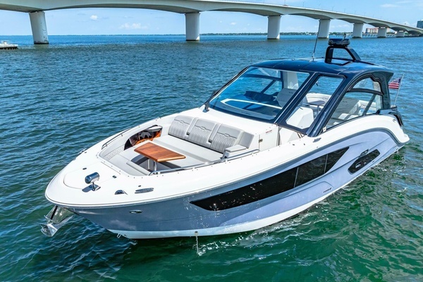 2022 Sea Ray 37