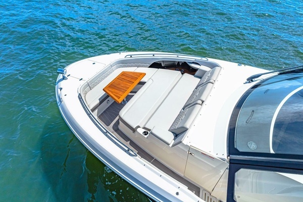 2022 Sea Ray 37