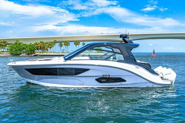 2022 Sea Ray 370 OB 