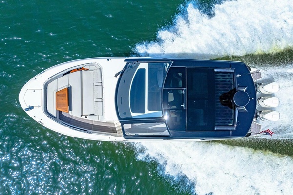 2022 Sea Ray 370 OB 