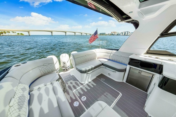 2022 Sea Ray 37