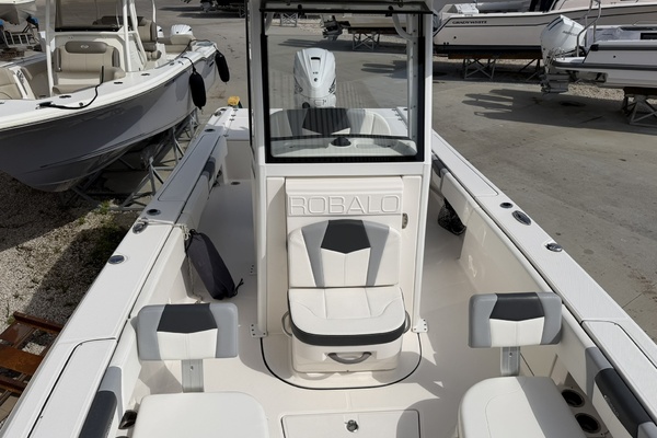 26ft Robalo Yacht For Sale