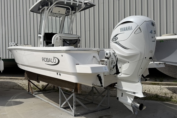 26ft Robalo Yacht For Sale