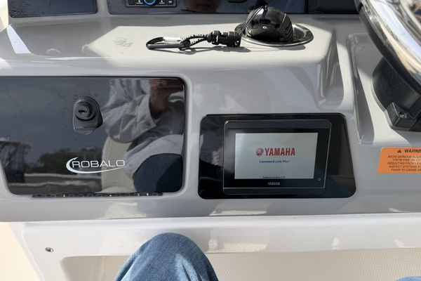 26ft Robalo Yacht For Sale