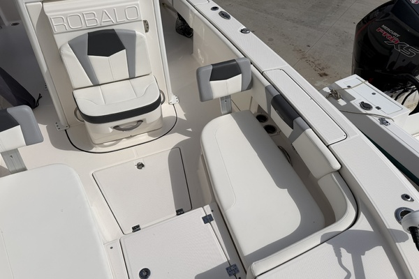 26ft Robalo Yacht For Sale
