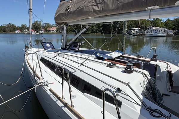 Magic 34ft Jeanneau Yacht For Sale