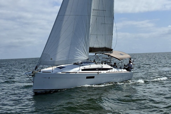 34-ft-Jeanneau-2015-Magic-Hayes Virginia United States yacht for sale
